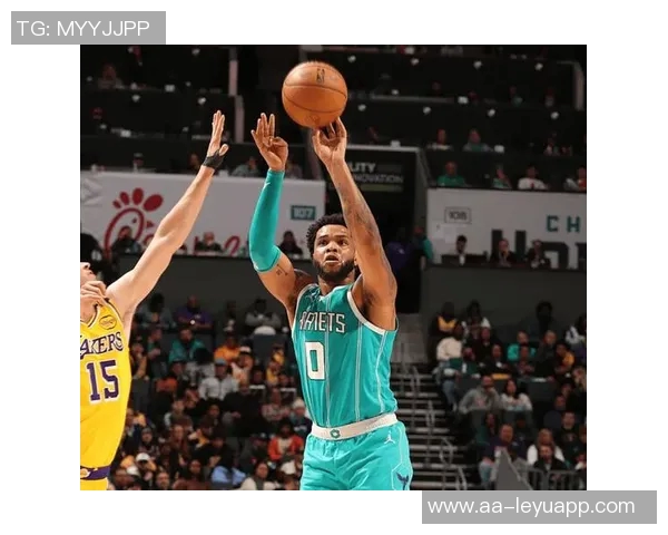 迈尔斯布里奇斯高效表现13投7中砍下20分3篮板4助攻2盖帽三分球命中率出色